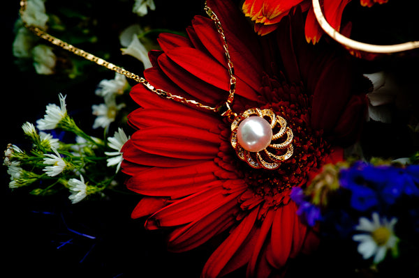 POLARIS - PEARL PENDANT