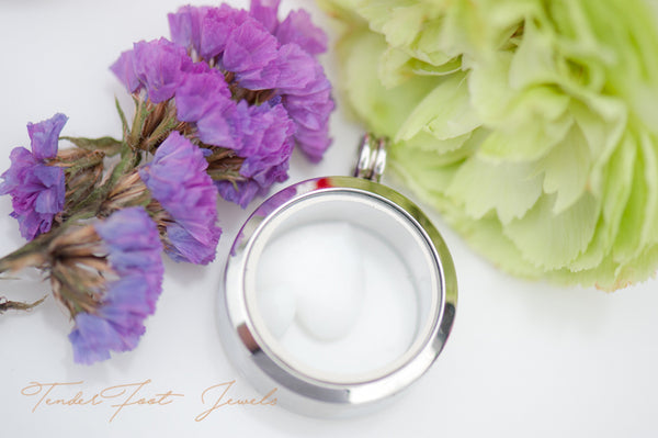 RHONDA ROUND MEMORY GLASS LOCKET