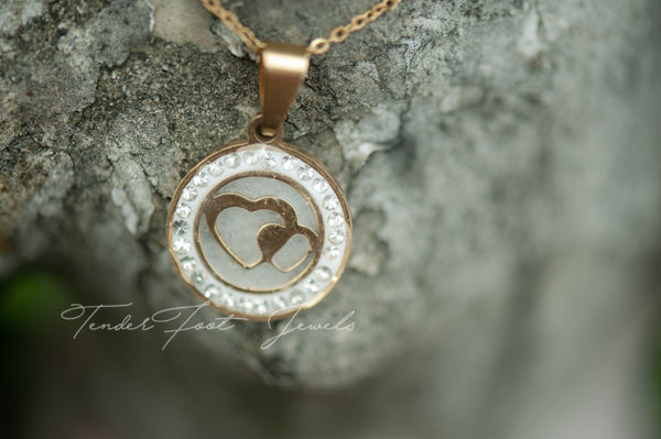 ROSITA - DOUBLE HEARTS CIRCLE PENDANT