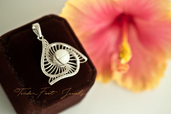 ROWELIZA - PEARL PENDANT