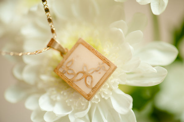 SALLY - SQUARE PENDANT
