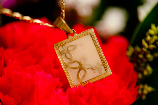 SALLY - SQUARE PENDANT