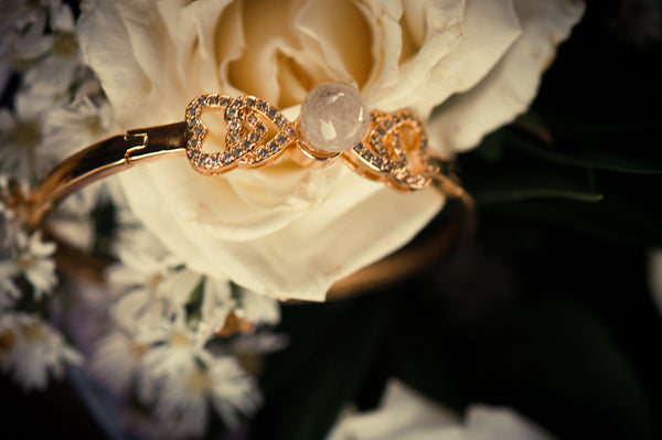 TYAS - DOUBLE HEART PEARL BANGLE