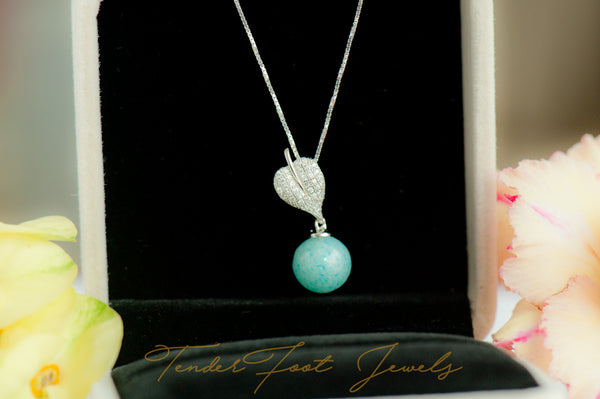 JUDITH - HEART LEAF AND PEARL PENDANT