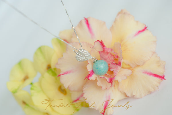 JUDITH - HEART LEAF AND PEARL PENDANT