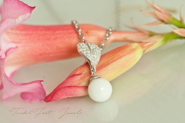 JUDITH - HEART LEAF AND PEARL PENDANT