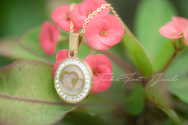 ROSITA - DOUBLE HEARTS CIRCLE PENDANT